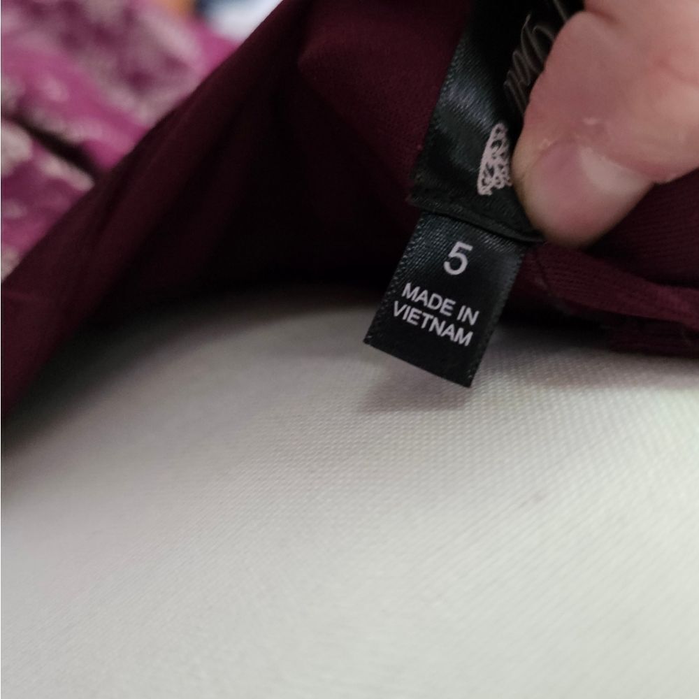 Elegant Burgundy Lace Dress - Picture 8 of 9